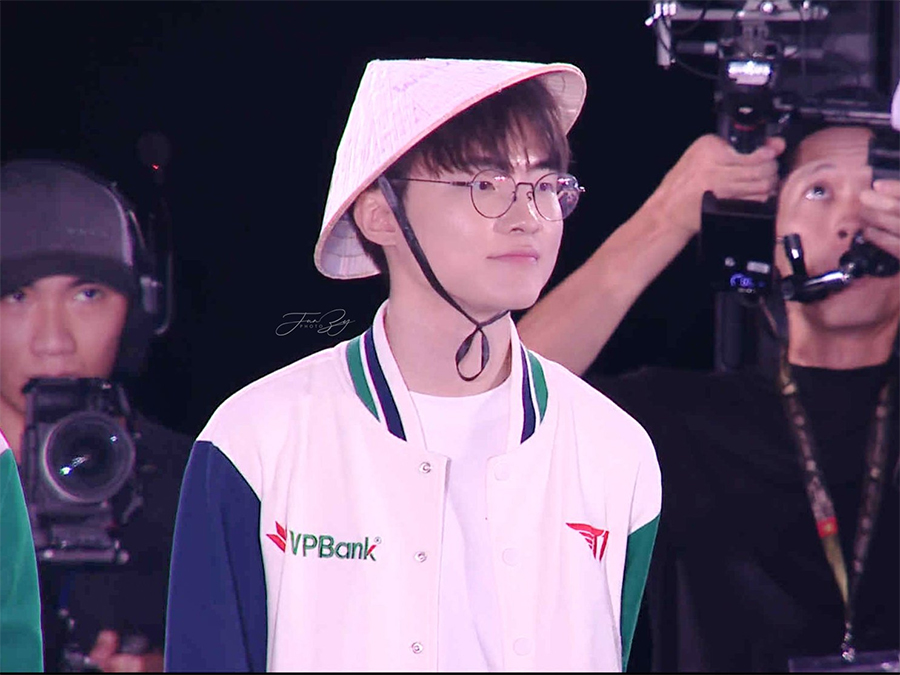Faker rạng rỡ trong fan meeting T1, dành riêng điều đặc biệt cho cho fan Việt faker non la 1