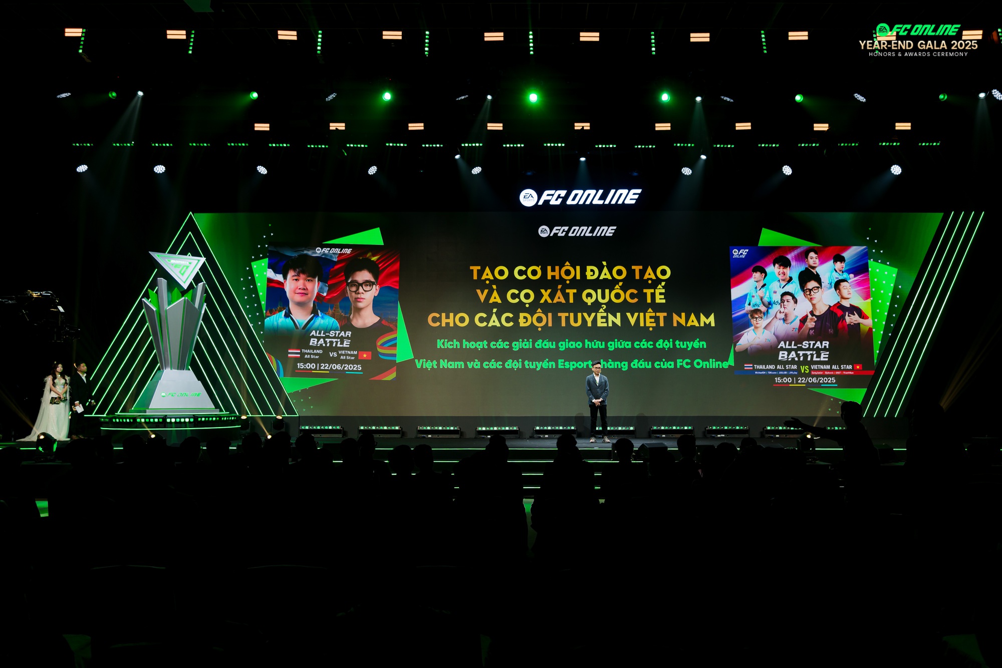 FC Online Year-End Gala 2025 - “Shine Your Journey – Build Our Greatness”- Ảnh 9. FC Online Year-End Gala 2025 - “Shine Your Journey – Build Our Greatness”- Ảnh 9.