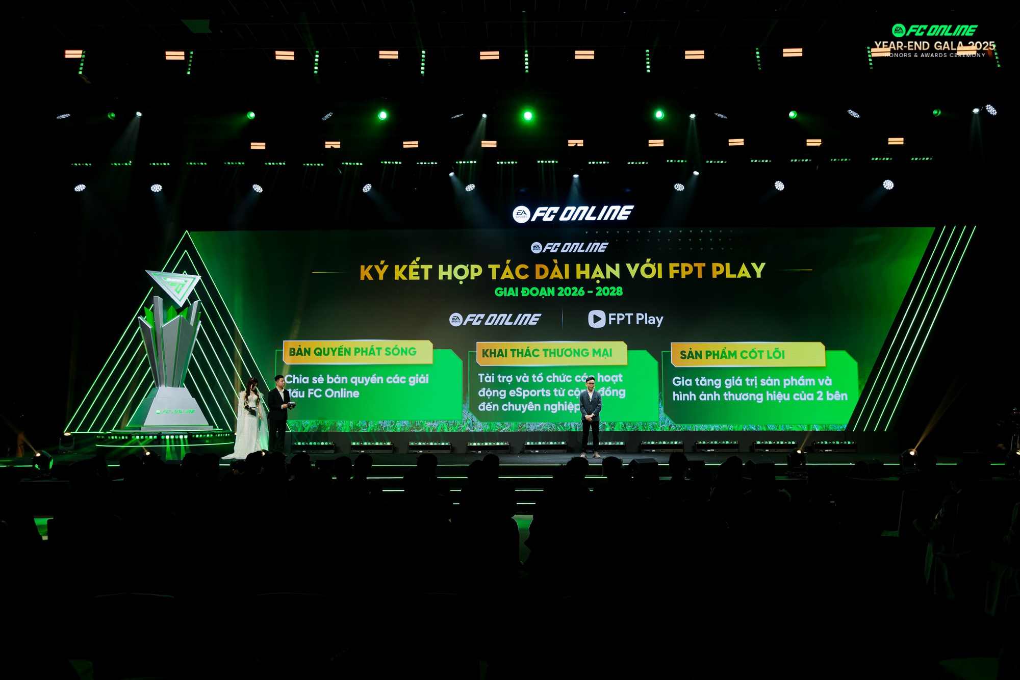 FC Online Year-End Gala 2025 - “Shine Your Journey – Build Our Greatness”- Ảnh 11. FC Online Year-End Gala 2025 - “Shine Your Journey – Build Our Greatness”- Ảnh 11.