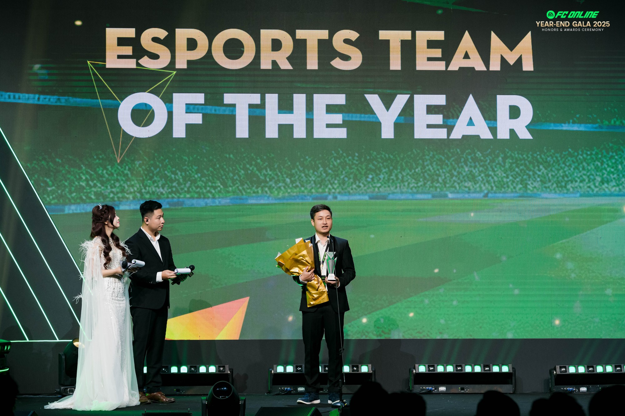 FC Online Year-End Gala 2025 - “Shine Your Journey – Build Our Greatness”- Ảnh 15. FC Online Year-End Gala 2025 - “Shine Your Journey – Build Our Greatness”- Ảnh 15.