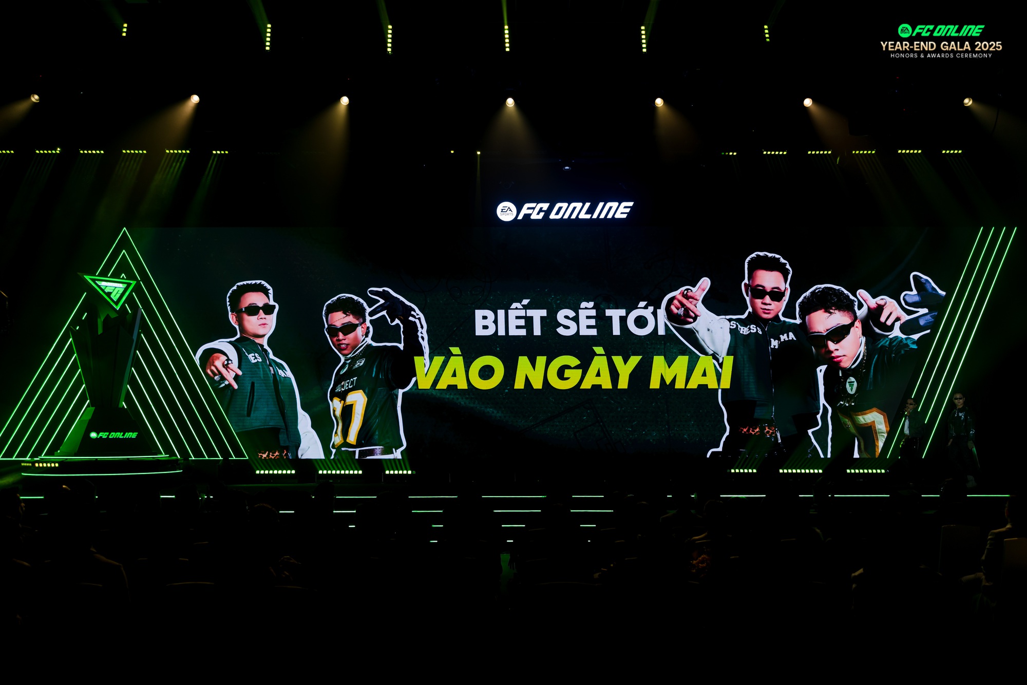 FC Online Year-End Gala 2025 - “Shine Your Journey – Build Our Greatness”- Ảnh 5. FC Online Year-End Gala 2025 - “Shine Your Journey – Build Our Greatness”- Ảnh 5.