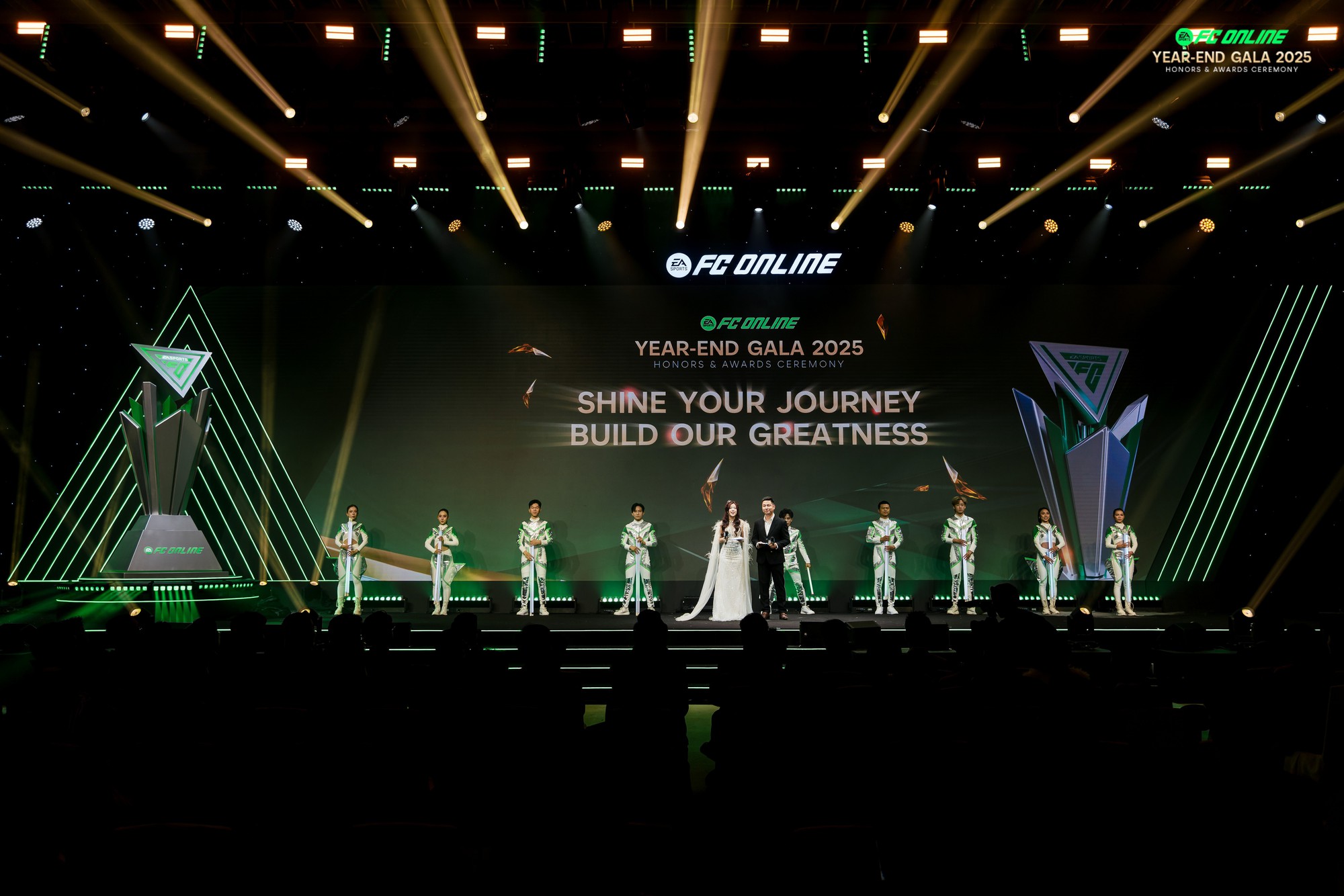 FC Online Year-End Gala 2025 - “Shine Your Journey – Build Our Greatness”- Ảnh 3. FC Online Year-End Gala 2025 - “Shine Your Journey – Build Our Greatness”- Ảnh 3.