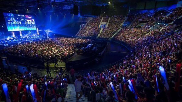Franchising trong LOL Esports: Nước cờ chiến lược hay quyết định khó quay đầu của Riot Games? franchising lecjpg