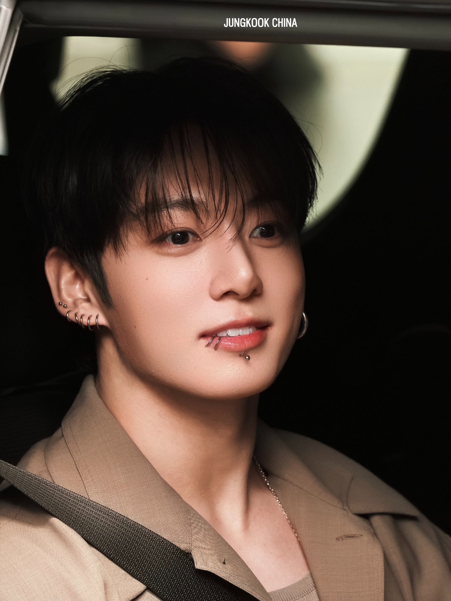 Jungkook (BTS) xin đừng làm chuyện này với gương mặt của mình nữa!- Ảnh 3.