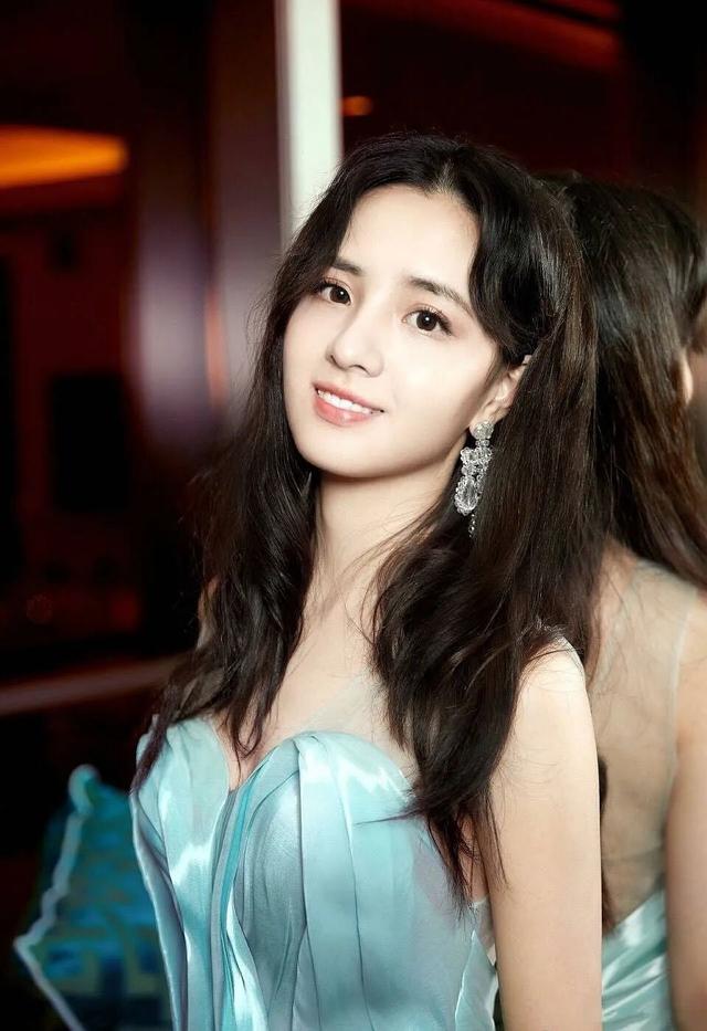 "Lấy trứng chọi đá" đối đầu công ty quản lý: "Mỹ nữ 4000 năm có 1" đứng trước nguy cơ lao lý g13 1766827116877 1766827117248392093445 1766832531633 17668325375761626671420