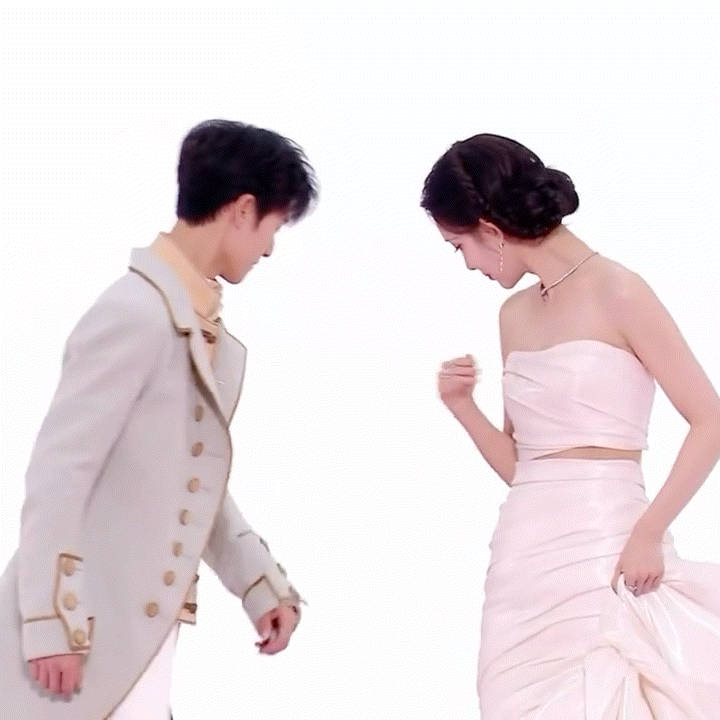 Tinh Quang Đại Thưởng xuống cấp trầm trọng: Trang hoàng như hội chợ, khiến dàn mỹ nhân suýt “vồ ếch”- Ảnh 3.