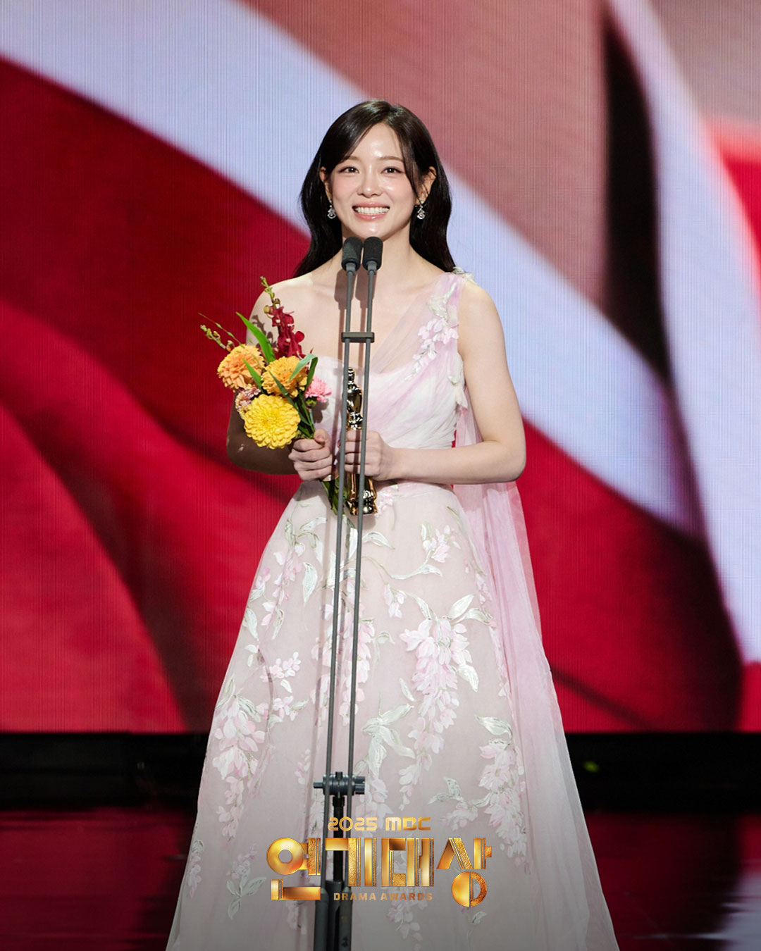 MBC Drama Awards 2025: IU - Byeon Woo Seok gây bão MXH, chủ nhân Daesang là cái tên không ai dám chê- Ảnh 3.