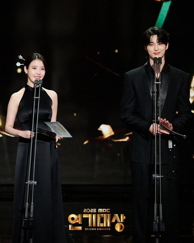 MBC Drama Awards 2025: IU - Byeon Woo Seok gây bão MXH, chủ nhân Daesang là cái tên không ai dám chê- Ảnh 6.