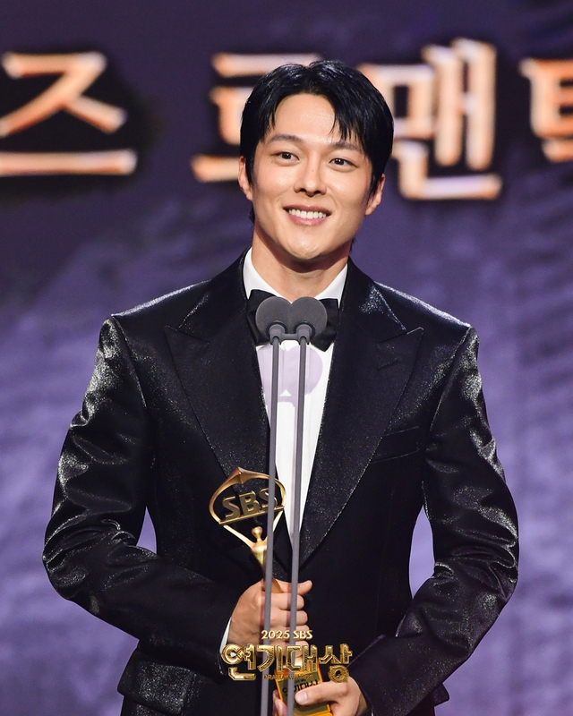 SBS Drama Awards 2025: Taxi Driver 3 càn quét loạt giải thưởng, Daesang danh giá là cái tên xứng đáng phong thần- Ảnh 9.