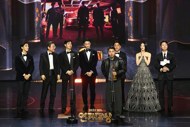 SBS Drama Awards 2025: Taxi Driver 3 càn quét loạt giải thưởng, Daesang danh giá là cái tên xứng đáng phong thần- Ảnh 2.