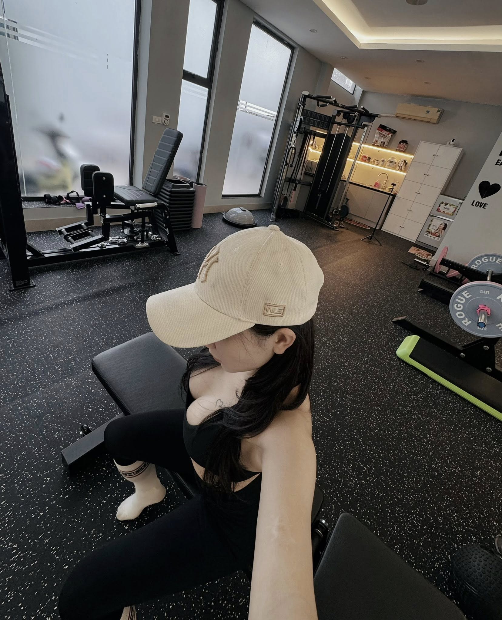 Khoảnh khắc gái xinh sân Pick phát khóc trước camera, hành trình độ dáng