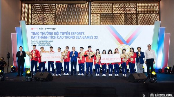 Garena Việt Nam trao tặng hơn 1 tỷ đồng cho các đội tuyển Esports đạt thành tích cao tại SEA Games 33 garena trao thuong 1jpg