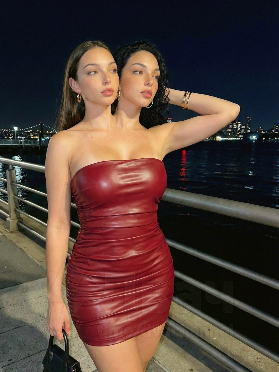 Cú lừa ngoạn mục của kỷ nguyên số: Cặp song sinh dính liền