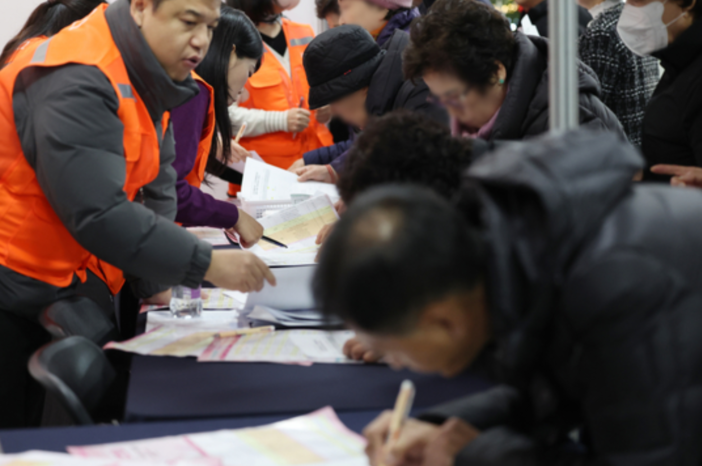 Gần 4/10 người cao tuổi Hàn Quốc sống dưới chuẩn nghèo- Ảnh 2.