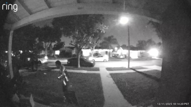 Xem camera, người phụ nữ sốc nặng khi thấy hành động của shipper- Ảnh 1.