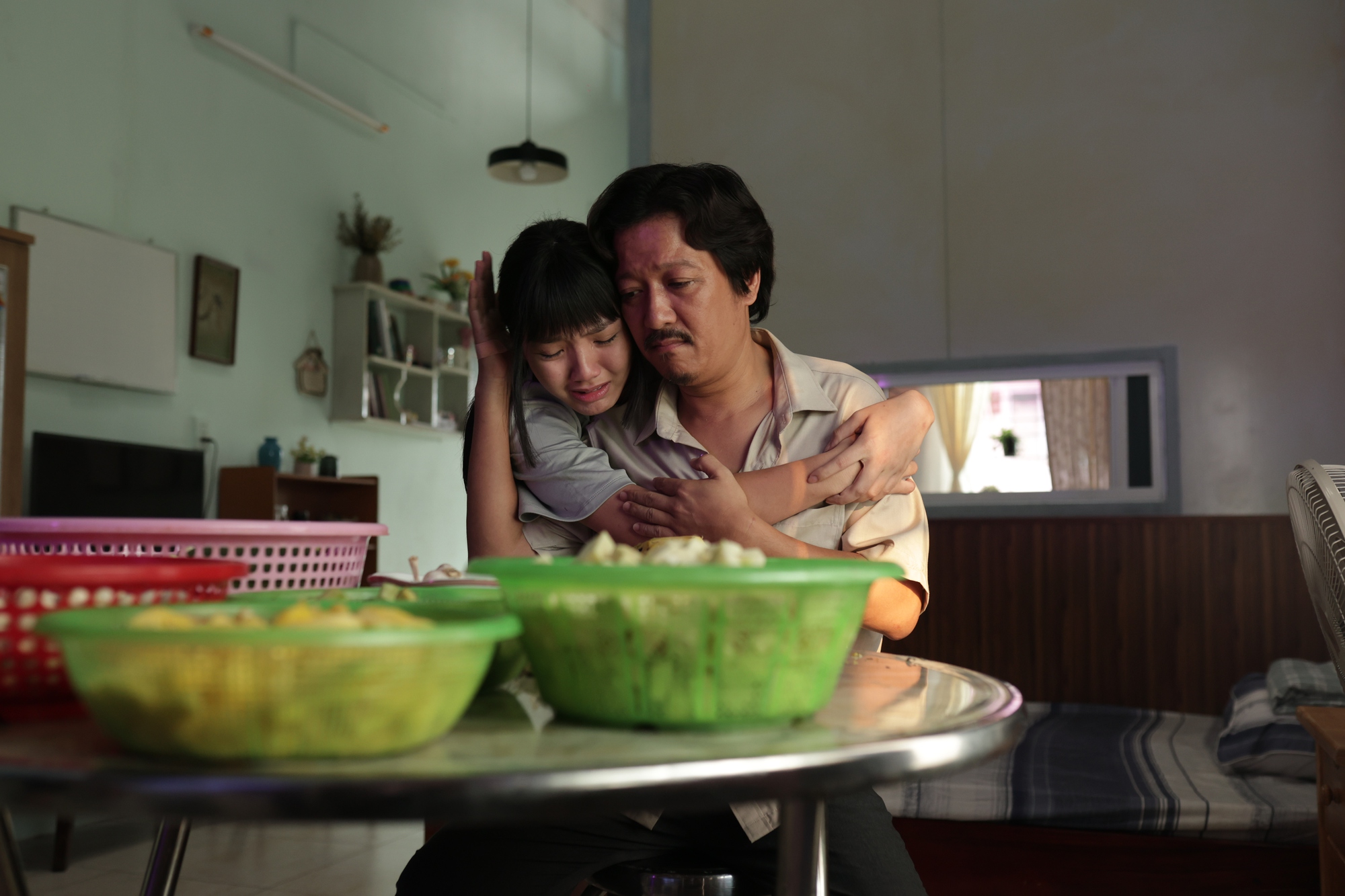 Có phim Việt cười chưa xong đã khóc không dứt: Nam chính khổ ơi là khổ, dầm mưa gào thét thấy mà thương- Ảnh 6.