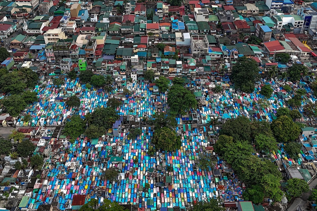 Câu chuyện của 6.000 người sống giữa nghĩa trang: Người chết và người sống cùng Câu chuyện của 6.000 người sống giữa nghĩa trang: Người chết và người sống cùng