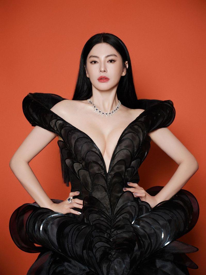 Hội thánh nữ khoe giàu đua nhau “ngã ngựa”: Người đẹp K. bị cắt sóng thẳng tay, có người nguy cơ “bóc lịch”- Ảnh 1.