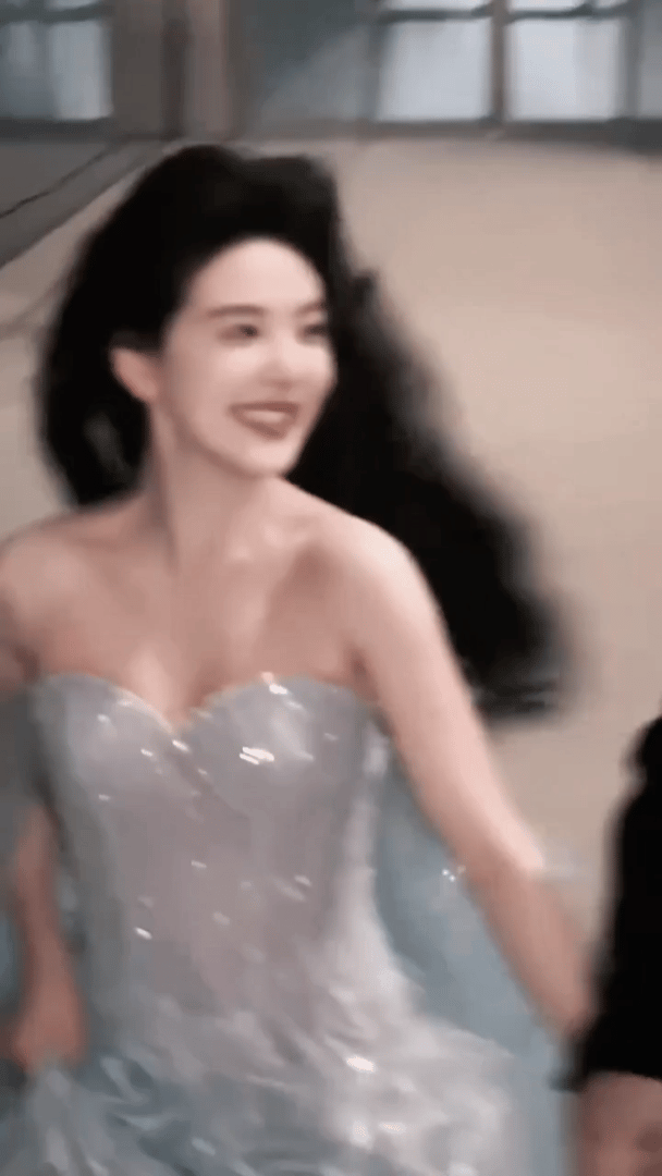 Cô gái khiến 10 triệu người say đắm nay tàn tạ vì ép cân, chỉ mặc vừa quần áo trẻ con 12 tuổi- Ảnh 7.