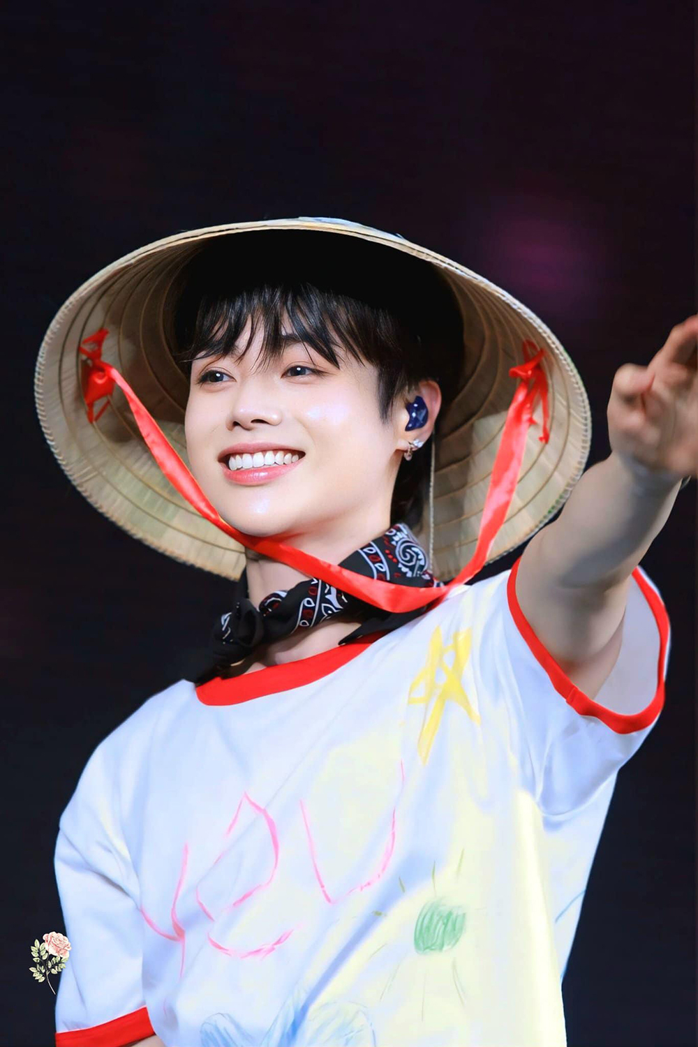 Nam thần trong nhóm nhạc Hàn Quốc tung ngay bộ ảnh áo dài đón Tết, hoá ra vì lý do đặc biệt!- Ảnh 8.