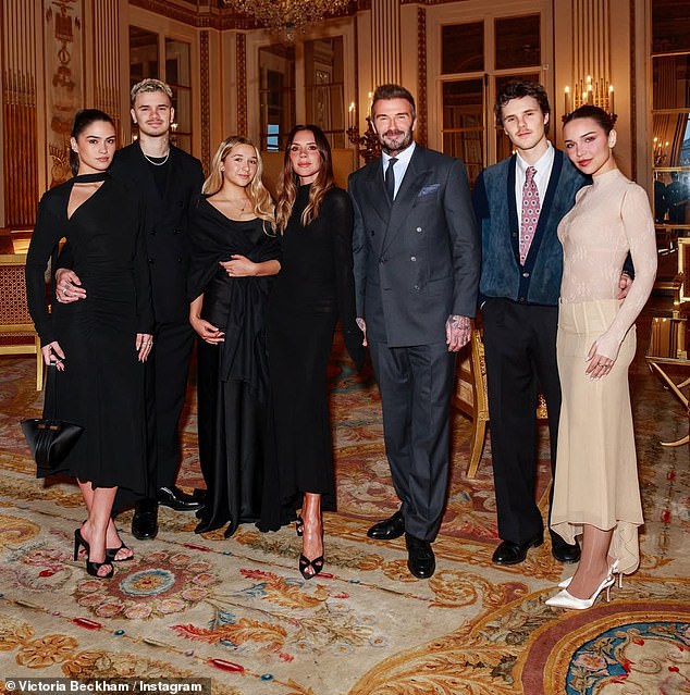 Bị cậu cả Brooklyn từ mặt, vợ chồng Beckham có