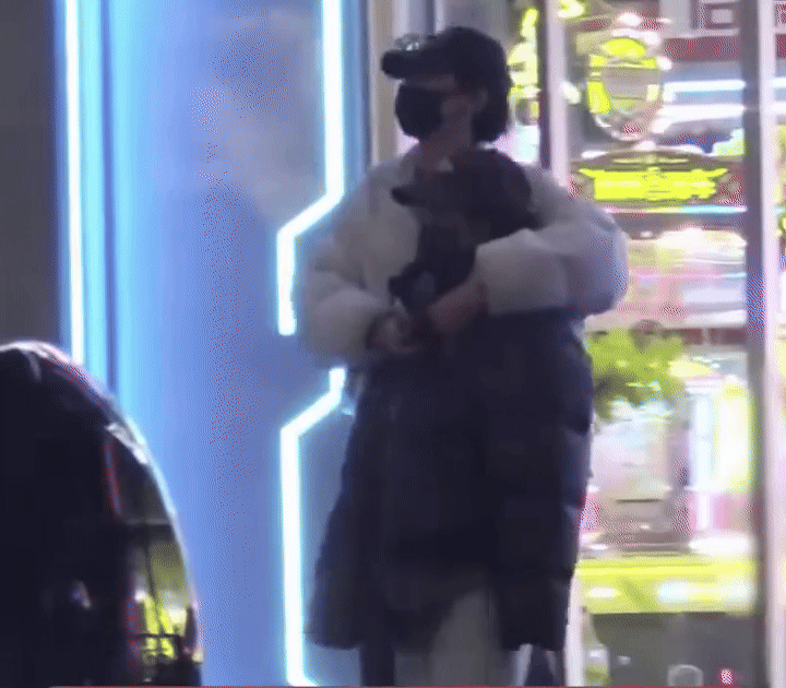 Tóm gọn cảnh hẹn hò tình tứ của cặp diễn viên trẻ, còn đút cho nhau ăn giữa phố- Ảnh 3.