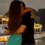 Clip ngọt ngào nhất cuối năm: Hoa hậu gen Z được bạn trai cầu hôn như phim ở Vịnh Hạ Long hh1 1766914284212731349833 0 0 297 567 crop 1766914296188198125423gifpng