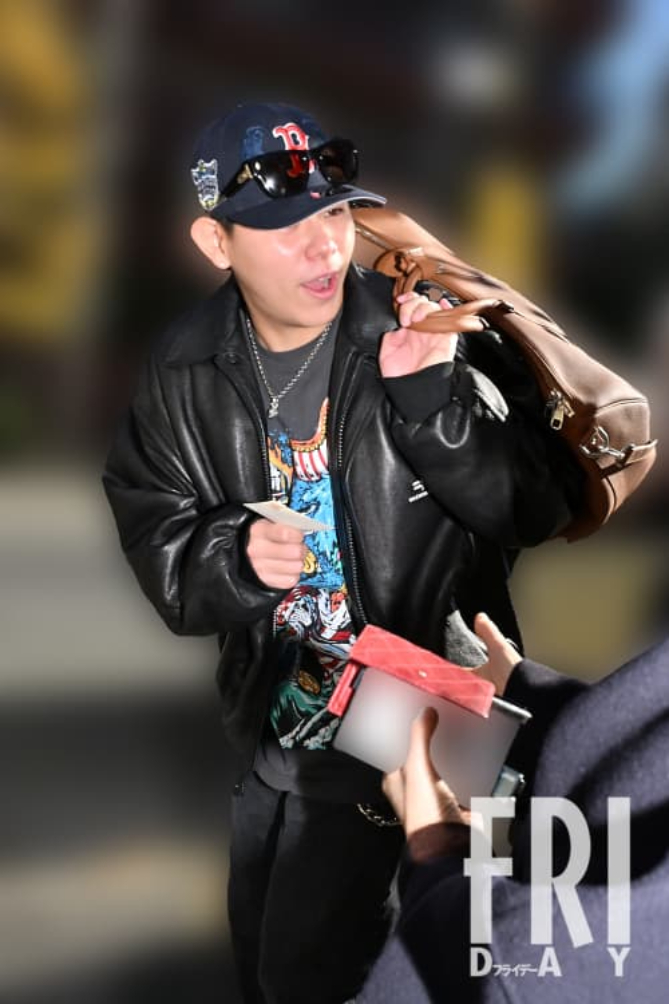 Cấp báo: Ca sĩ L hạng A và ngọc nữ M yêu bí mật đã dọn tới sống sát cạnh nhau- Ảnh 2.