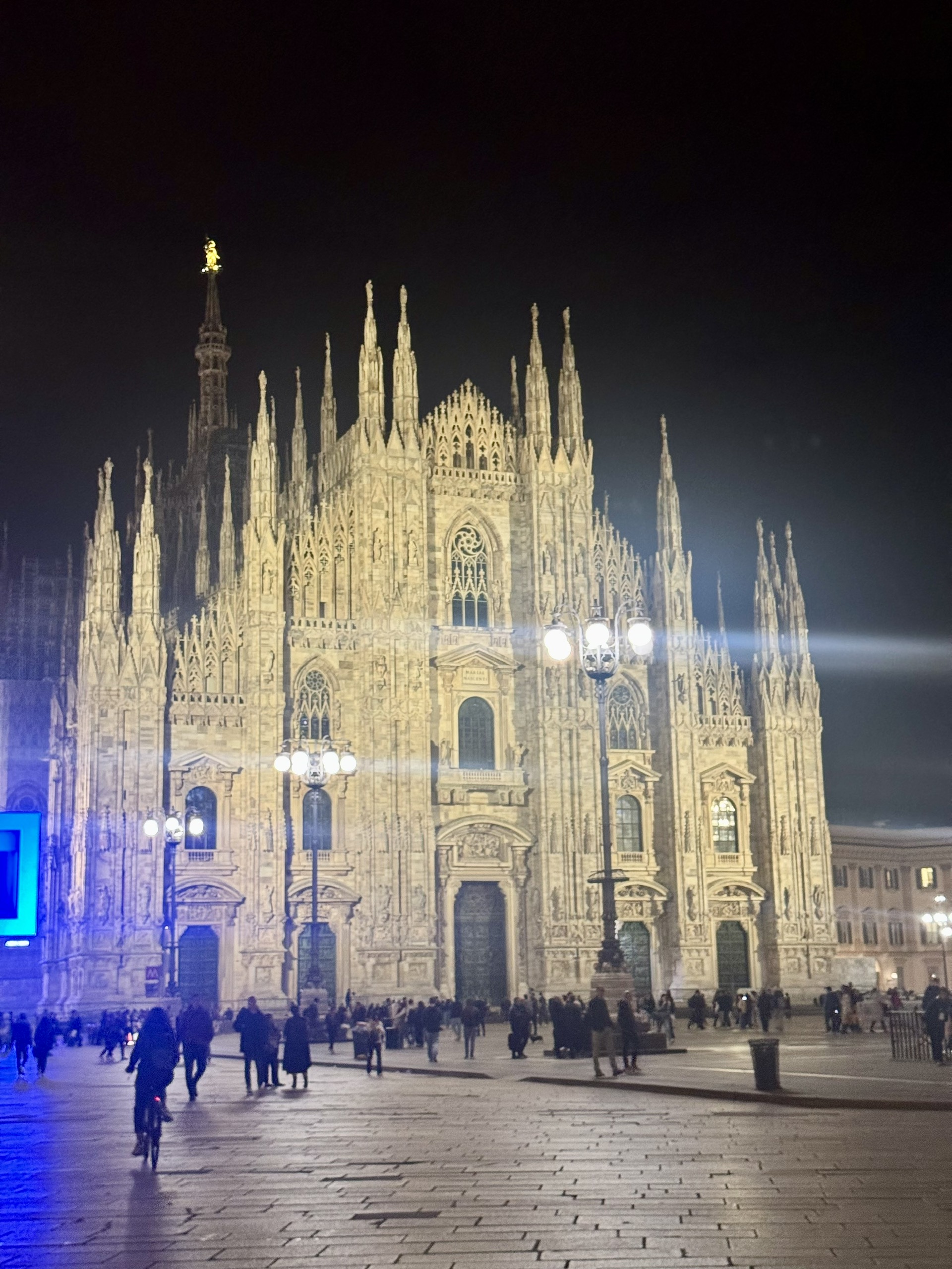 Milan: Phận người xa xứ giữa kinh đô tráng lệ- Ảnh 4.