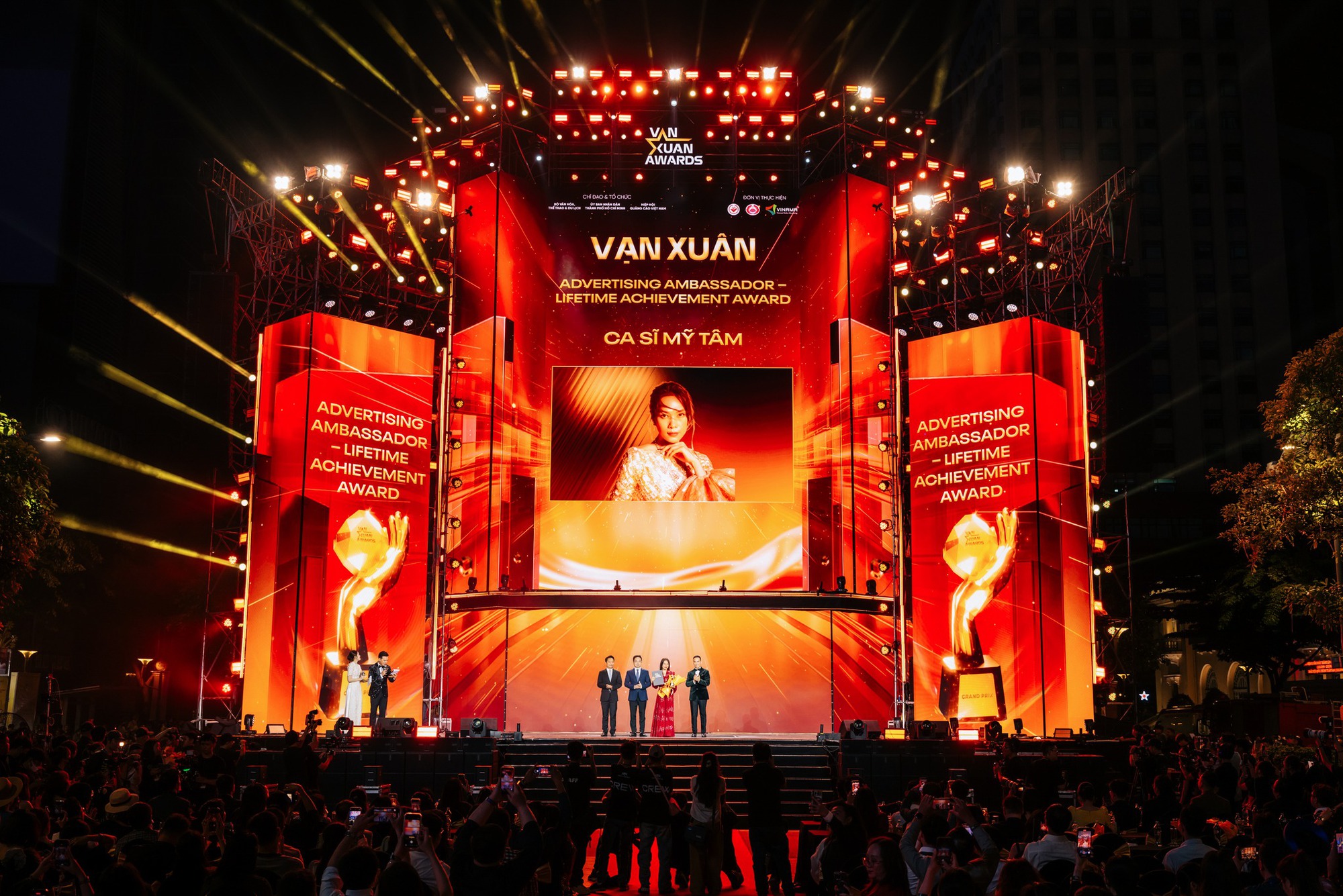 Mỹ Tâm được vinh danh Đại sứ quảng cáo - Thành tựu trọn đời tại Vạn Xuân Awards 2025- Ảnh 8.