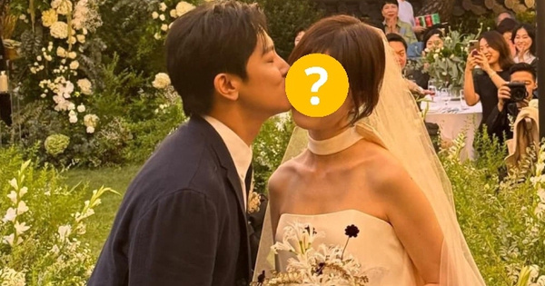 Đám cưới lạ của cặp sao Cô Đi Mà Lấy Chồng Tôi: Bạn trai chú rể lộ diện, òa khóc trên sân khấu lụy tình? hl 21 1771914464573689744779 10 0 365 679 crop 1771914484002116127398jpg