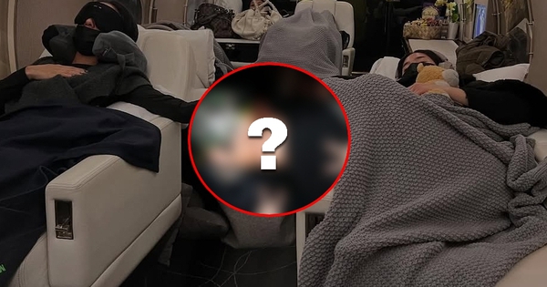 Hot nhất 28 Tết: Nữ ca sĩ gen Z hôn bạn trai nồng nàn cháy bỏng, thái độ quay ngoắt sau đó mới đáng bàn hn 1 17711290460931957588047 0 0 483 923 crop 17711290585451030942324jpg