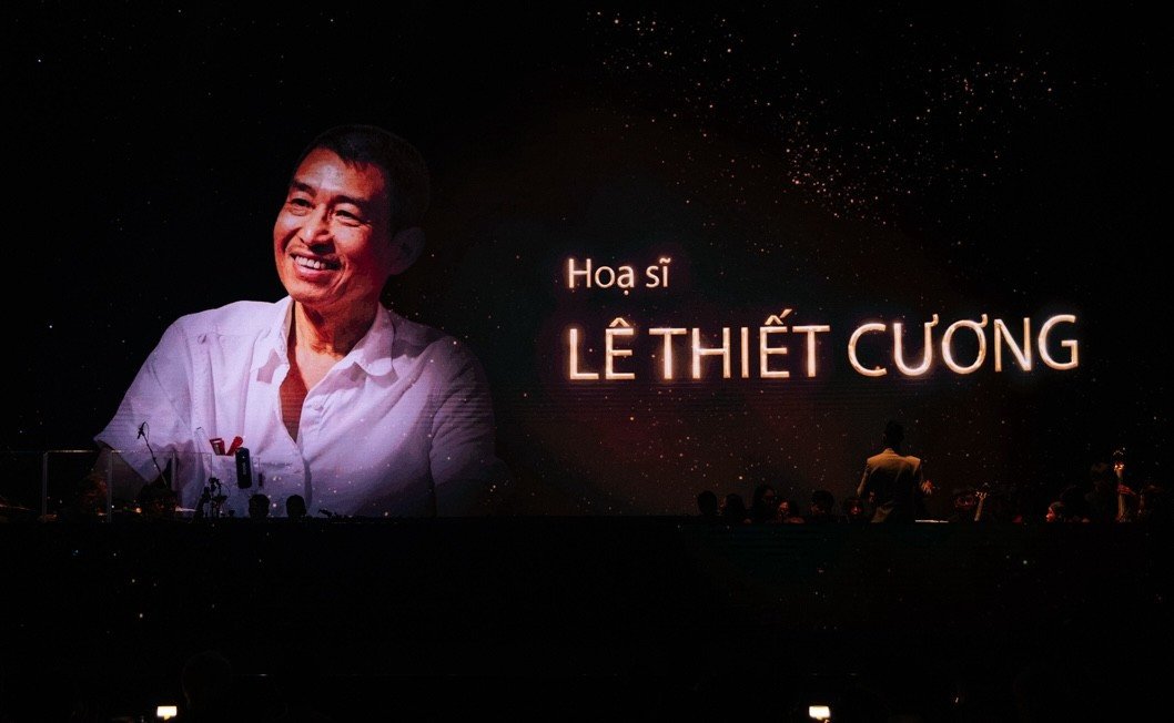 Khoảnh khắc xúc động ở lễ trao giải.