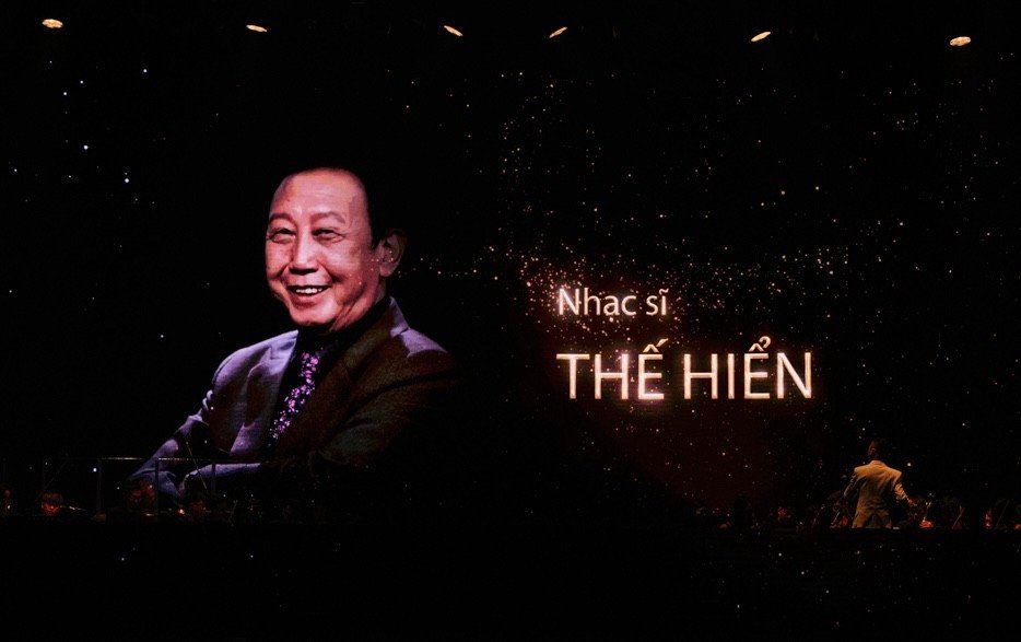 Khoảnh khắc xúc động ở lễ trao giải.