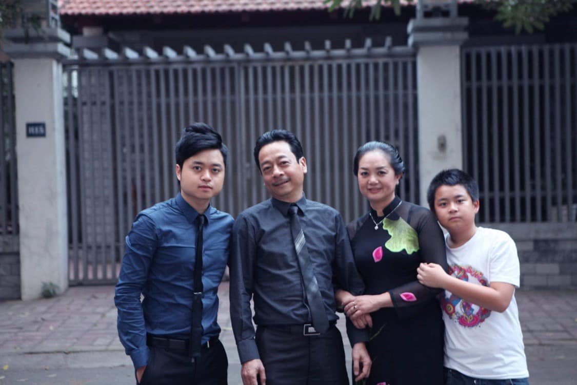 Gia đình NSND Hoàng Dũng. Ảnh: FBNV