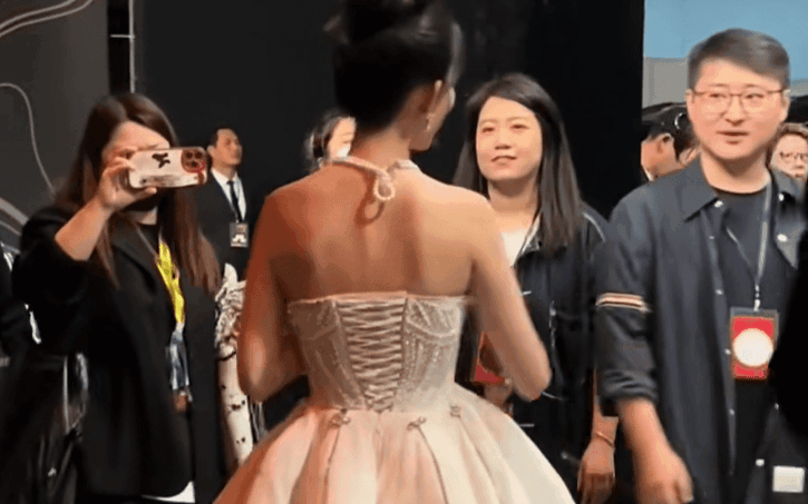 Lần đầu có mỹ nhân bị tung cáo trạng với 7 đại tội: Gây thù chuốc oán khắp nơi, không còn hình ảnh mà mất