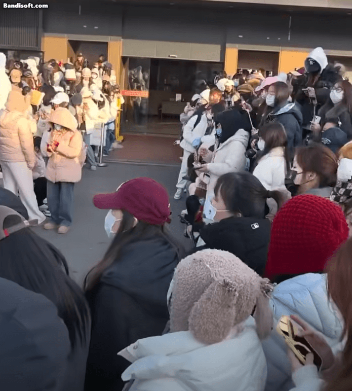 Đời đi diễn chỉ mong có fan giàu như mỹ nhân này: Chi 3,6 tỷ mua vui cho idol, tâm ở đâu tiền ở đó- Ảnh 8.