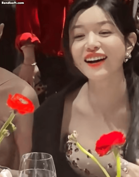 42 tuổi trẻ như thiếu nữ 18, cả showbiz có đúng 1 người: Đôi mắt long lanh cưng muốn xỉu, da đẹp đến phát hờn- Ảnh 4.