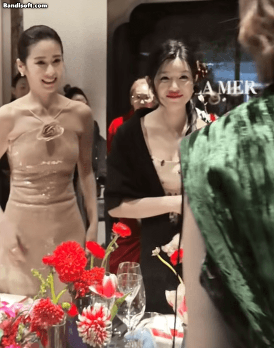 42 tuổi trẻ như thiếu nữ 18, cả showbiz có đúng 1 người: Đôi mắt long lanh cưng muốn xỉu, da đẹp đến phát hờn- Ảnh 5.