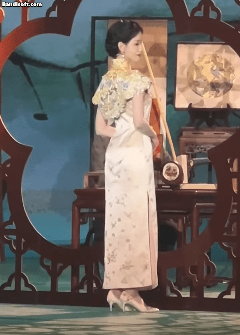 Mỹ nhân cứ mặc sườn xám là thời gian đảo ngược 100 năm: Mỗi khung hình là 1 bức họa, khí chất showbiz hiếm thấy- Ảnh 1.