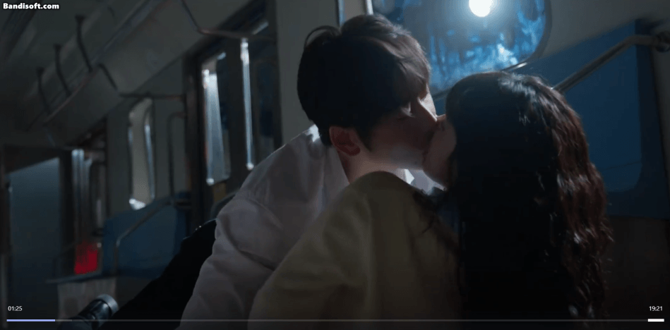 Phim Trung Quốc điên nhất vũ trụ ngôn tình đây rồi: Cặp chính hôn hít phát ngượng, ai xem cũng phải che mặt- Ảnh 3.