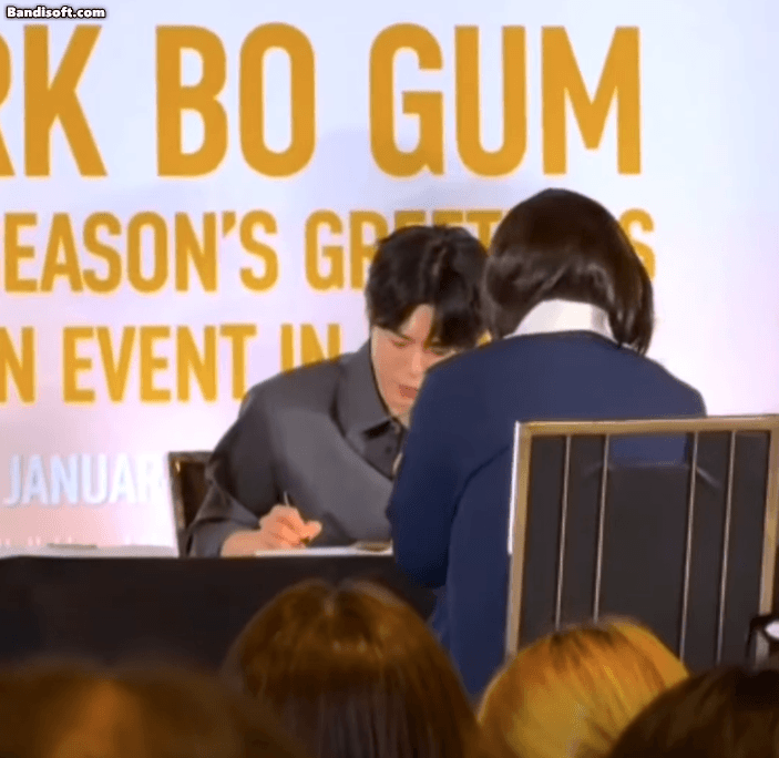 Khi cuộc đời cho Park Bo Gum quả bưởi- Ảnh 5.