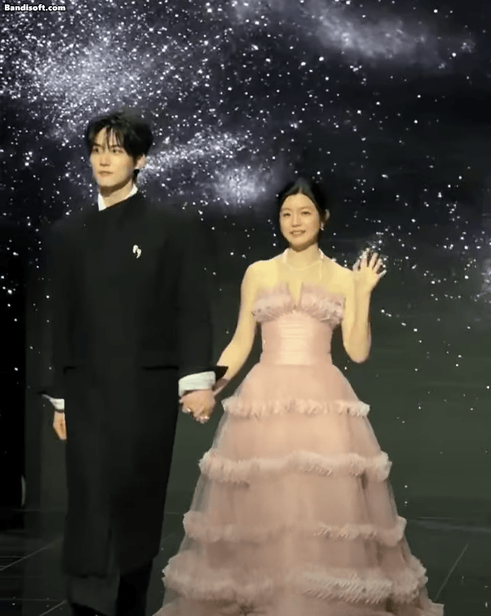 Có mỹ nhân 42 tuổi nào mơn mởn như quả đào mật thế này không: Đẹp không tả nổi, nhìn tưởng đâu thiếu nữ- Ảnh 7.