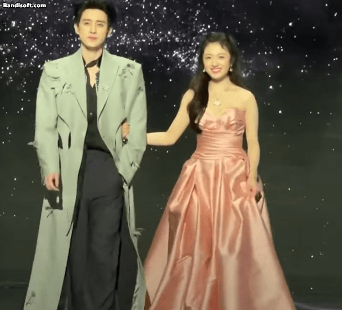 Hóa điên với hoàng tử - công chúa đẹp nhất Đêm Hội Weibo 2026: Visual sáng rực khung hình, mang đám cưới đến giùm- Ảnh 8.