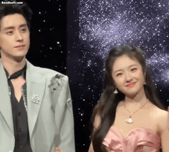 Hóa điên với hoàng tử - công chúa đẹp nhất Đêm Hội Weibo 2026: Visual sáng rực khung hình, mang đám cưới đến giùm- Ảnh 10.