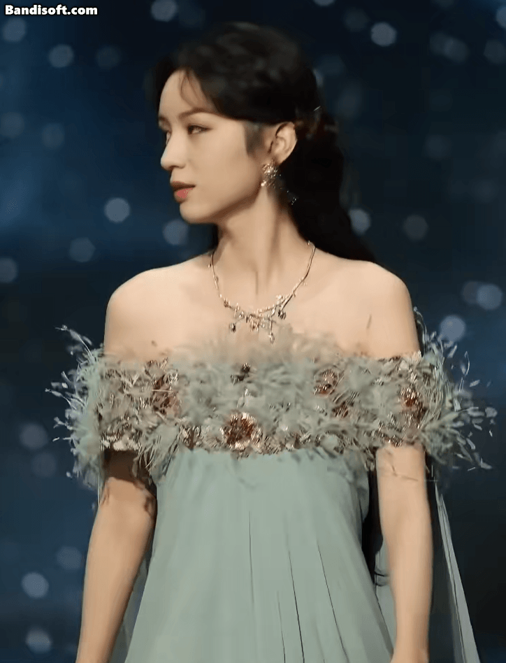 Không thể tin đây là mỹ nhân đẹp chấn động thế gian: Thần nữ bước ra từ tranh sơn dầu, bút nào vẽ cho nổi- Ảnh 8.