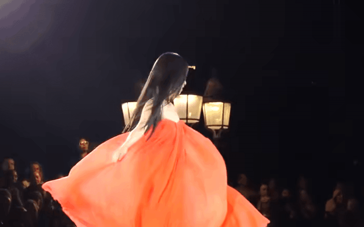 Bỏ lỡ phim Tết siêu hay này thì 2026 mất một nửa niềm vui: Nam chính đỉnh nhất trần đời, ra phim nào cũng hot- Ảnh 2. Ngắm mỹ nhân này như thấy cả biển xanh mây trắng nắng vàng: Hội tụ vẻ đẹp đất trời, đỉnh cao nhan sắc showbiz