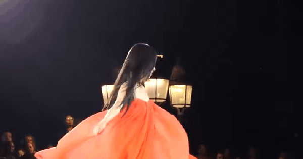 Ngắm mỹ nhân này như thấy cả biển xanh mây trắng nắng vàng: Hội tụ vẻ đẹp đất trời, đỉnh cao nhan sắc showbiz honeycam 2026 02 14 20 15 41 17711186182761138407419 21 0 395 714 crop 1771118639428474607379gifpng