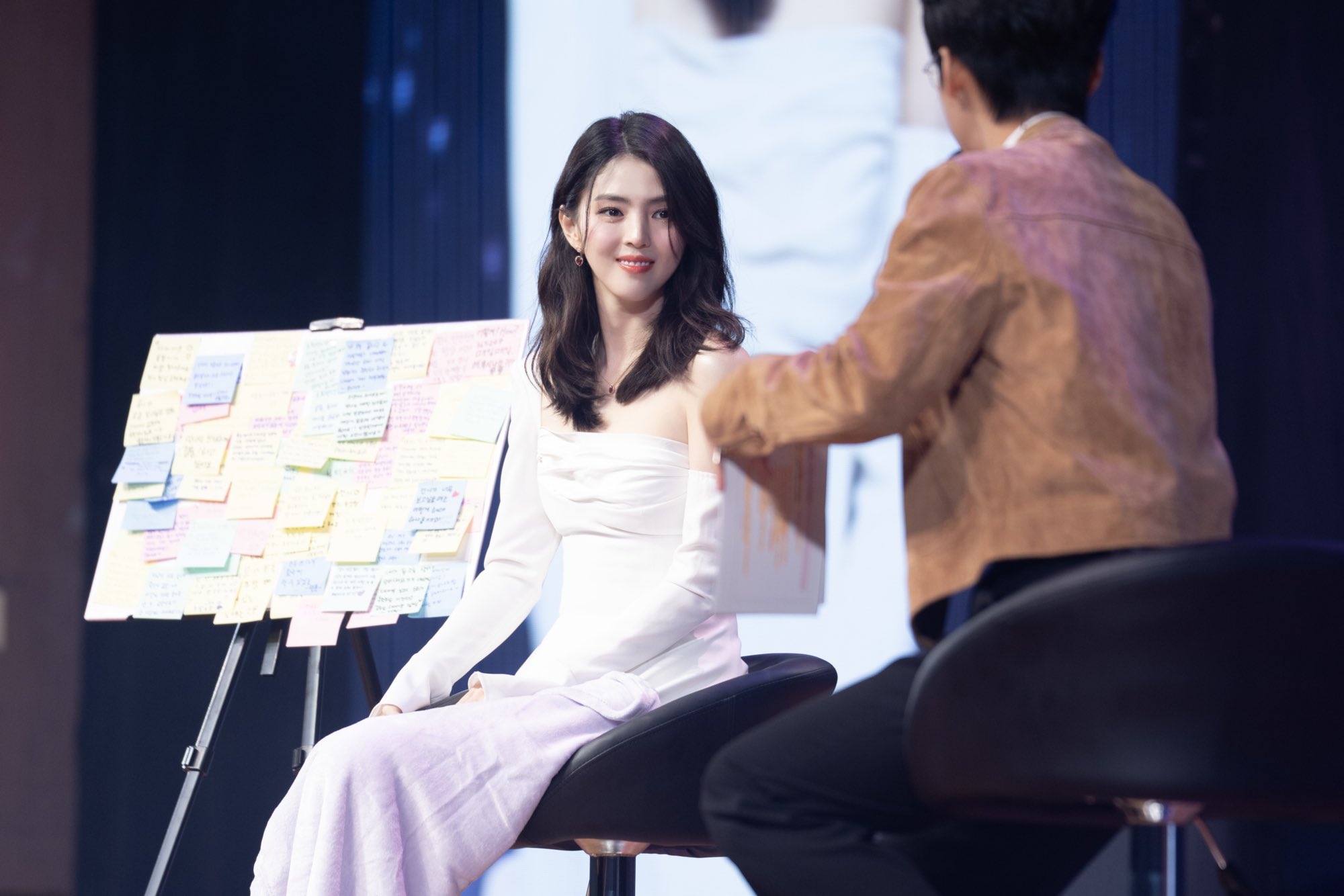 Tình cảnh của Han So Hee: Đi làm ở quán cà phê sau tin hết thời?- Ảnh 4.