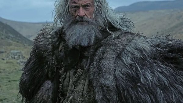 Hugh Jackman Lột Xác Thành Robin Hood Gai Góc Trong Phim Mới Của A24 hugh jackman robin phim xwtnjpg